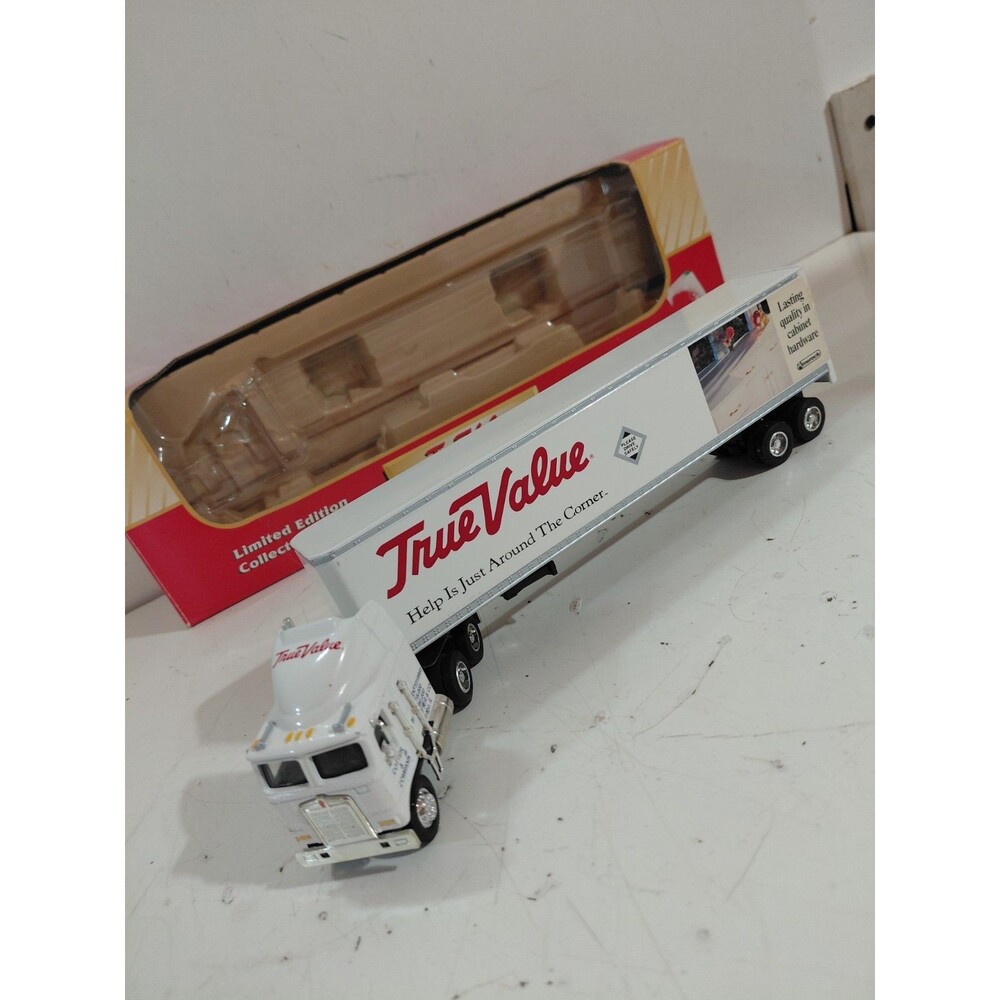 Liberty Classics 1:24 Die Cast True Value Semi Truck Tractor Trailer Bank w/Box